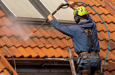 Démoussage et hydrofuge de toiture à Monts-en-Bessin