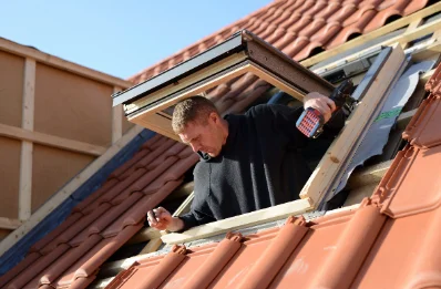 Pose de fenêtres de toit Velux à Monts-en-Bessin